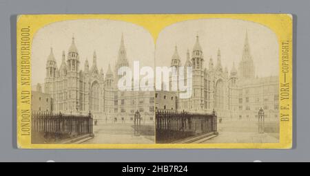 Ansicht des Palace of Westminster von der Poets' Corner der Westminster Abbey, Houses of Parliament von der Poet's Corner (Titel auf Objekt), London und Neighborhood (Serientitel auf Objekt), Frederick York (erwähnt auf Objekt), London, c. 1860 - c. 1880, Karton, Albumin-Print, Höhe 85 mm × Breite 170 mm Stockfoto