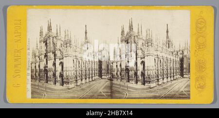Blick auf den Mailänder Dom, Il Duomo di Milano (Titel auf Objekt), Giorgio Sommer (auf Objekt erwähnt), Milaan, c. 1860 - c. 1880, fotografischer Träger, Karton, Albumin-Druck, Höhe 84 mm × Breite 177 mm Stockfoto