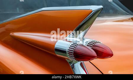 PONTIAC, MI/USA - 22. SEPTEMBER 2021: Nahaufnahme eines Cadillac Eldorado-Rücklichts aus dem Jahr 1959 bei Motor Bella, auf der M1 Concourse, nahe Detroit, Michigan. Stockfoto