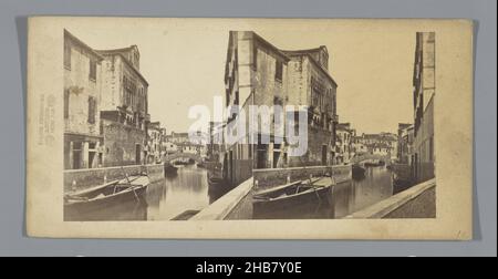 Blick auf den Rio dei Carmini in Venedig, Blick auf den Rio dei Carmini, von der Chiesa dell'Angelo Rafaele in Richtung Fondamenta Briati gesehen., Antonio Perini (auf Objekt erwähnt), Venedig, c. 1850 - in oder vor 1879, Karton, Albumin-Druck, Höhe 85 mm × Breite 170 mm Stockfoto