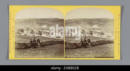 Ansicht von La Chaux-de-Fonds, Panorama de Chaux-de-Fonds, Suisse (Titel auf Objekt), William England (auf Objekt erwähnt), La Chaux-de-Fonds, c. 1850 - c. 1880, Karton, Albumin-Print, Höhe 85 mm × Breite 170 mm Stockfoto