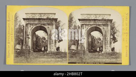 Ansicht eines römischen Triumphbogens in Susa, Ancien Arc Romain à Susa, Italien (Titel auf Objekt), William England (erwähnt auf Objekt), Susa, c. 1850 - c. 1880, Karton, Albumin-Print, Höhe 85 mm × Breite 170 mm Stockfoto