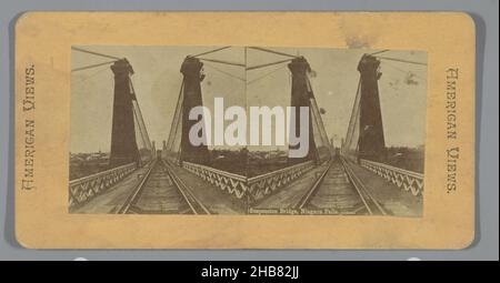 Niagara Falls Suspension Bridge near Niagara Falls, Suspension Bridge, Niagara Falls (Titel auf Objekt), amerikanische Ansichten (Serientitel auf Objekt), anonym, Niagara Falls Suspension Bridge, 1873, Karton, Papier, Albumendruck, Höhe 90 mm × Breite 173 mm Stockfoto