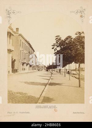 Häuser auf der Rijnkade, Arnhem, Rhijnkade (Titel auf Objekt), Pieter Oosterhuis (auf Objekt erwähnt), Arnhem, 1867 - 1885, Karton, Papier, Albumin-Print, Höhe 102 mm × Breite 138 mm Stockfoto