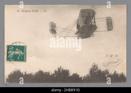 Wright Brüder Flugzeug im Flug, Aéroplane Wright (Titel auf Objekt), LL, anonym, c. 1908 - vor 3-Dez-1910, Papier, Kollotyp, Höhe 90 mm × Breite 140 mm Stockfoto