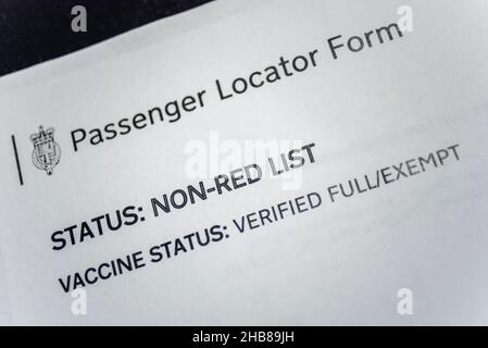 Authentic UK Passenger Locator Form für ein nicht rotes Listenland Stockfoto