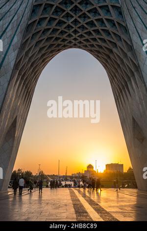 TEHERAN, IRAN - 2. APRIL 2018: Blick auf den Azadi Tower Freedom Tower in Teheran. Stockfoto