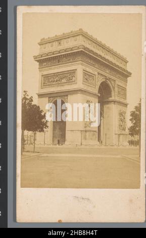 Blick auf den Triumphbogen in Paris, Triumphbogen l'Etoile, Paris (Titel auf Objekt), anonym, Paris, 1855 - 1873, Papier, Karton, Albumin-Print, Höhe 105 mm × Breite 62 mm Stockfoto