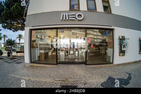 LAGOS, PORTUGAL - 23. Sep 2021: Außenansicht des MEO-Mobilfunkladens in Lagos, Portugal Stockfoto