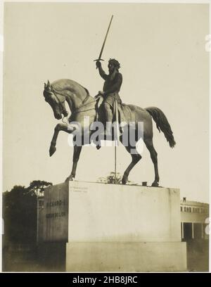 Reiterstatue von Richard I Lionheart von Carlo Marochetti auf der 1851 großen Ausstellung der Werke der Industrie aller Nationen in London, Richard Coeur de Lion. (Gips) Marochetti (Titel auf Objekt), C.M. Ferrier & F. von Martens (zugeschrieben), Drucker: Nicolaas Henneman, London, 1851, fotografische Unterstützung, Papier mit Salzdruck, Höhe 214 mm × Breite 165 mm Stockfoto