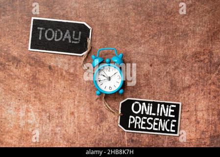 Text wird geschrieben Online-Präsenz. Konzept, das die Existenz einer Person bedeutet, die über eine Online-Suche nach Zeitmanagementplänen für gefunden werden kann Stockfoto