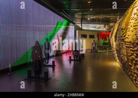 TEHERAN, IRAN - 16. APRIL 2018: Ausstellungen im Museum für Islamische Revolution und Heilige Verteidigung in Teheran, Iran Stockfoto