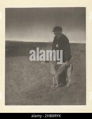 Wilderer mit Jagdhund in Suffolk, The Poacher - A Hare in View (Suffolk) (Titel auf Objekt), Peter Henry Emerson (auf Objekt erwähnt), anonym, Suffolk, Herausgeber: Großbritannien, 1883 - 1888, Papier, Karton, Höhe 283 mm × Breite 236 mmhöhe 420 mm × Breite 339 mm Stockfoto