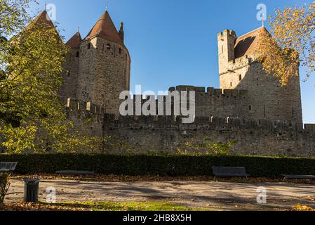 Mittelalterliche Festung auf einem Hügel der Altstadt, genannt Cité von Carcassonne. Carcassonne, Frankreich Stockfoto