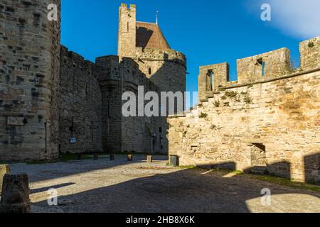 Mittelalterliche Festung auf einem Hügel der Altstadt, genannt Cité von Carcassonne. Carcassonne, Frankreich Stockfoto