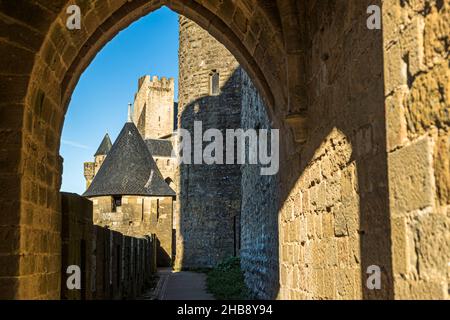 Mittelalterliche Festung auf einem Hügel der Altstadt, genannt Cité von Carcassonne. Carcassonne, Frankreich Stockfoto