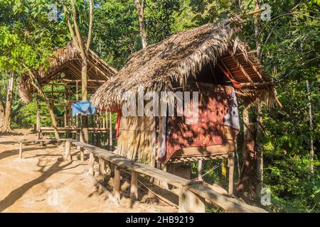 Indigenes Dorf im Taman Negara Nationalpark. Stockfoto