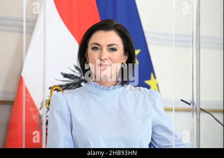 Wien, Österreich. 17. Dezember 2021. Pressekonferenz zum Thema "Ninja-Pass für die Feiertage" mit Tourismusministerin Elisabeth Köstinger (ÖVP) Stockfoto