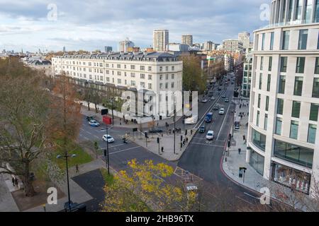 London. GROSSBRITANNIEN: 12.01.2021. Ein Panoramablick auf die Oxford Street von der Spitze des Marble Arch Mound. Stockfoto