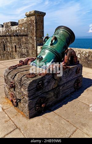 Kanonen vor dem Culzean Castle - Maybole, Carrick an der schottischen Küste von Ayrshire, Großbritannien. 22nd vom Juli 2021 Stockfoto