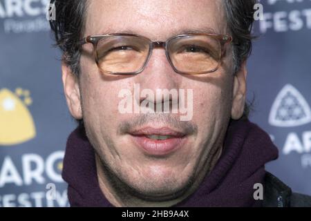 Bourg Saint Maurice, Frankreich. 17th Dez 2021. Reda Kateb nimmt an der Abschlussfeier Photocall im Rahmen des Les Arcs Film Festivals 13th in Bourg Saint Maurice, Frankreich, am 17. Dezember 2021 Teil. Foto von Aurore Marechal/ABACAPRESS.COM Quelle: Abaca Press/Alamy Live News Stockfoto