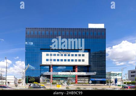 Leon, Mexiko, 18. September 2021: Leon City Financial Center und Geschäftsviertel in der Nähe des historischen Stadtzentrums und der wichtigsten kulturellen und touristischen Attraktionen Stockfoto