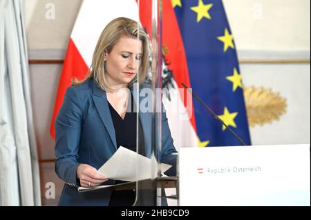 Wien, Österreich. 17. Dezember 2021. Presseerklärung zu den Covid-Verordnungen während der Feiertage mit Familienminister Raab (ÖVP) Stockfoto