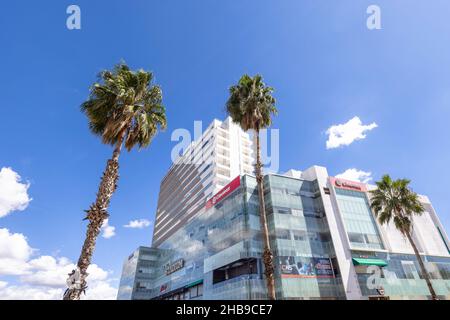 Leon, Mexiko, 18. September 2021: Leon City Financial Center und Geschäftsviertel in der Nähe des historischen Stadtzentrums und der wichtigsten kulturellen und touristischen Attraktionen Stockfoto