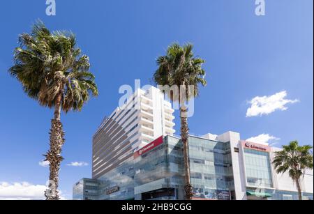 Leon, Mexiko, 18. September 2021: Leon City Financial Center und Geschäftsviertel in der Nähe des historischen Stadtzentrums und der wichtigsten kulturellen und touristischen Attraktionen Stockfoto