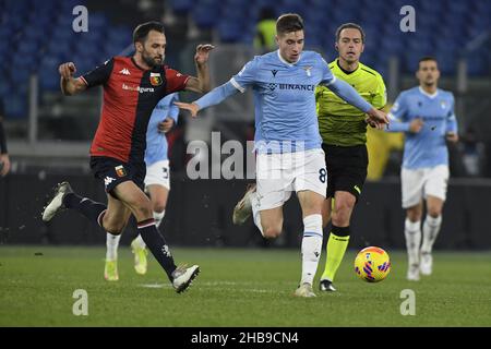 Rom, Italien. 17th Dez 2021. Toma Bašic von SS LAZIO während der 18th Tage der Serie A Meisterschaft zwischen S.S. Lazio gegen Genua FC am 17. Dezember 2021 im Stadio Olimpico in Rom, Italien. Quelle: Live Media Publishing Group/Alamy Live News Stockfoto