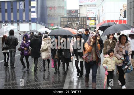 Blick auf die Straßen in Osaka japan im Jahr 2010 im Bereich der Ebisubashisuji Shopping Street Stockfoto