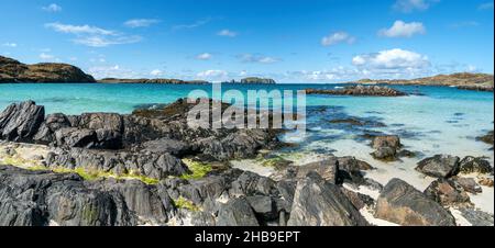 Ein Panoramablick auf den abgelegenen, schönen Bosta Beach (Camas Bostadh), Great Bernera (Bearnaraigh), Isle of Lewis in den Äußeren Hebriden, Schottland, Großbritannien Stockfoto