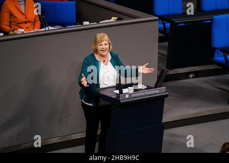 Berlin, Deutschland. 16th Dez 2021. Die deutsche Politikerin Bettina Hagedorn. (Bild: © Ralph Pache/PRESSCOV über ZUMA Press Wire) Stockfoto
