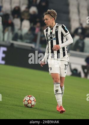 Turin, Italien. 16th Dez 2021. Lina Mona Andrea Hurtig (Juventus Women) während Juventus vs Servette, UEFA Champions League Frauen Fußballspiel in Turin, Italien, 16 2021. Dezember Quelle: Unabhängige Fotoagentur/Alamy Live News Stockfoto