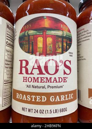 Evans, GA USA - 12 17 21: Spaghetti-Sauce auf einem Regal im Lebensmitteleinzelhandel Stockfoto