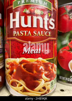 Evans, GA USA - 12 17 21: Spaghetti-Sauce auf einem Regal im Lebensmitteleinzelhandel Stockfoto