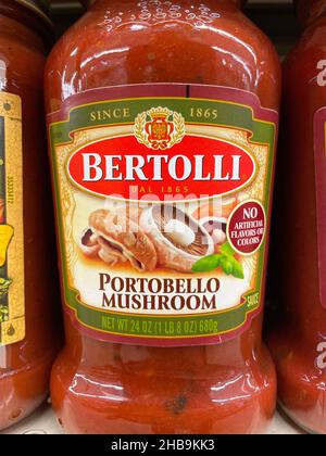 Evans, GA USA - 12 17 21: Spaghetti-Sauce auf einem Regal im Lebensmitteleinzelhandel Stockfoto