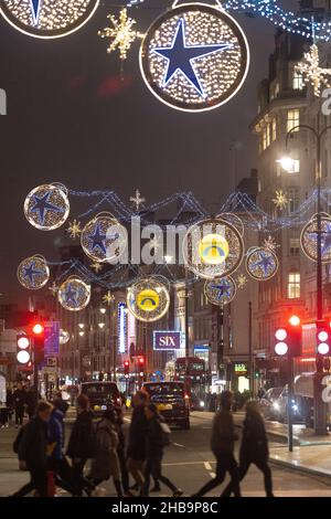 Weihnachtsbeleuchtung am Strand, Northbank, London Stockfoto