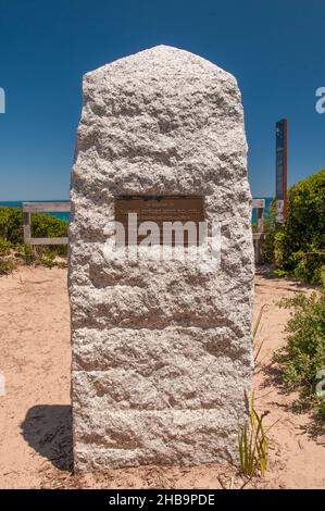 Denkmal für den australischen Premierminister Harold holt, der im Dezember 1967 beim Schwimmen am Cheviot Beach, Point Nepean, Victoria, verschwand. Stockfoto