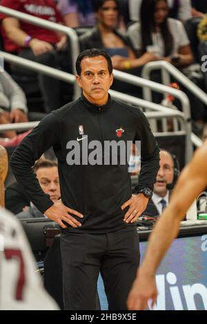 Orlando, Florida, USA, 17. Dezember 2021, Miami Heat Head Coach Erik Spoelstra im Amway Center. (Foto: Marty Jean-Louis) Quelle: Marty Jean-Louis/Alamy Live News Stockfoto