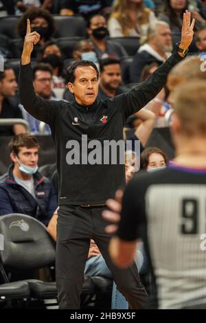 Orlando, Florida, USA, 17. Dezember 2021, Miami Heat Head Coach Erik Spoelstra im Amway Center. (Foto: Marty Jean-Louis) Quelle: Marty Jean-Louis/Alamy Live News Stockfoto