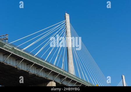 Dieses Bild zeigt eine Ansicht der neuen Gerald Desmond Bridge. Stockfoto