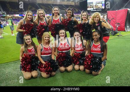 Orlando, Florida, USA, 15. Dezember 2021, Coastal NIU Huskies Cheerleaders während der jährlichen Tailgreeter Cure Bowl 7th im Exploria Stadium (Bildnachweis: Marty Jean-Louis) Bildnachweis: Marty Jean-Louis/Alamy Live News Stockfoto