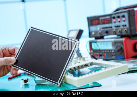 Reparieren von Computerteilen. Stockfoto