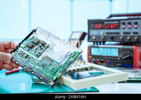 Reparieren von Computerteilen. Stockfoto