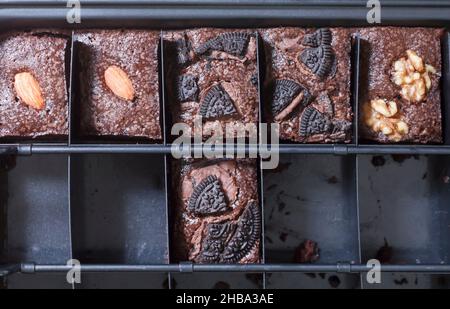 Frischer Brownie in der Steckdose Stockfoto