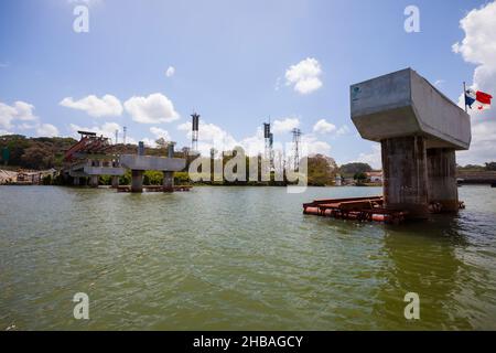 Bau der neuen Brücke über Rio Chagres in Gamboa, Republik Panama, Mittelamerika. Februar 2018. Stockfoto