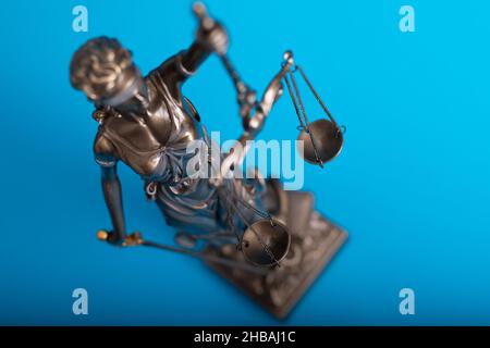 Blick auf die Statue der Justizdame - das Konzept von Recht und Gerechtigkeit Stockfoto