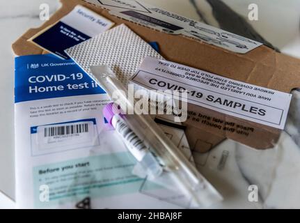 UK PCR Home Testkit für Covid-19 Stockfoto