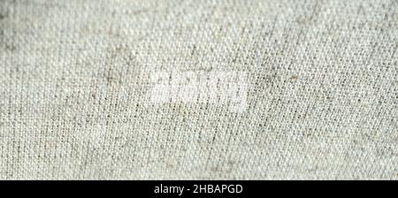 Natürliche rustikale grau braun Flachs Leinen Textile Sackleinen Absacken Leinwand Textur Muster Hintergrund mit dunkleren Rand Schatten vignette Stockfoto